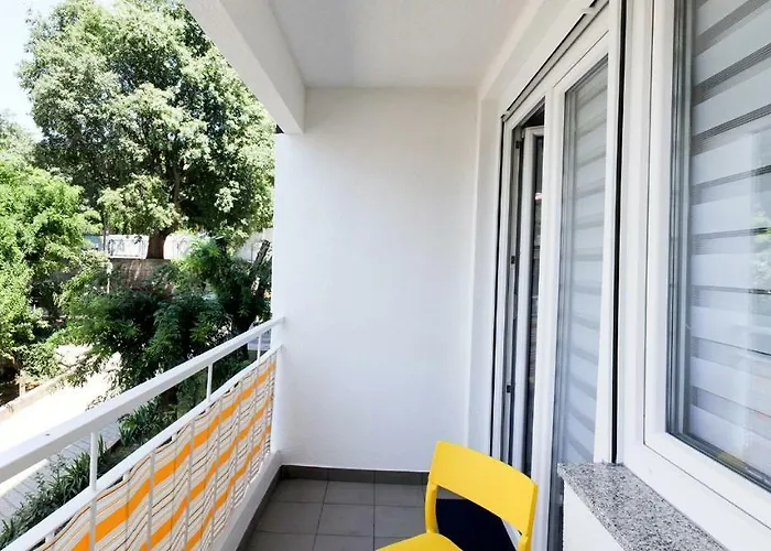 Apartment Discoveri By Irundo